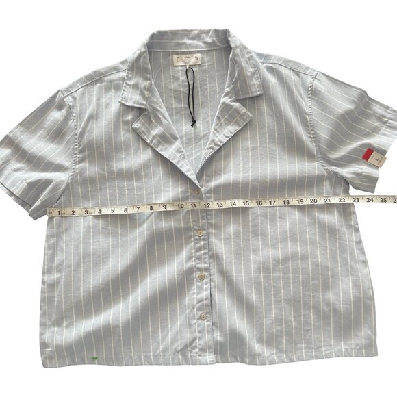 Baby Blue Striped Cropped Button down Shirt. Size L. From Lefties Spain. - Picture 4 of 8